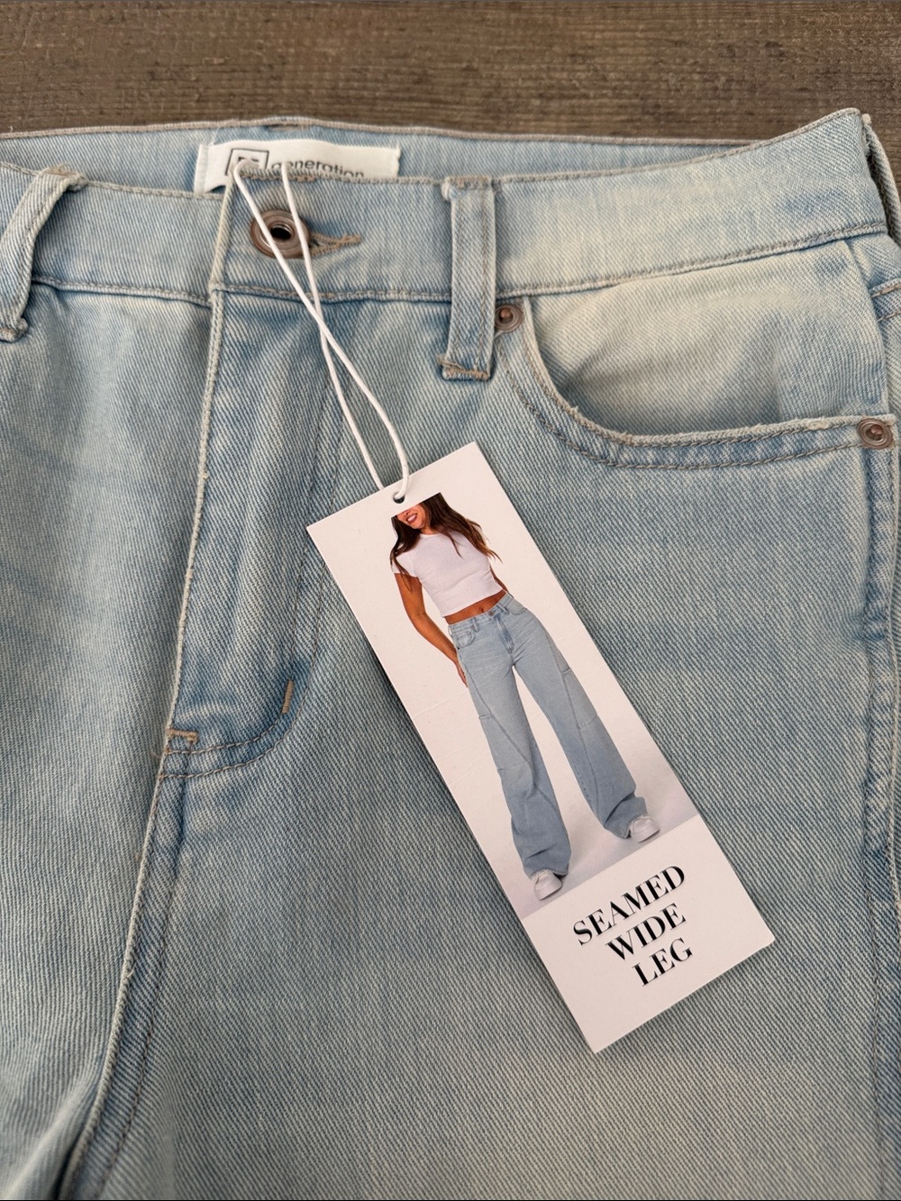Light Wash Seamed Wide-Leg Women’s Jeans Size 3/26 - Picture 2 of 4
